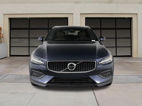 Used 2025 Volvo V60 B5 Cross Country Plus AWD/4WD image 6