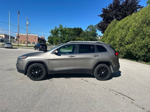 Used 2018 Jeep Cherokee Limited AWD/4WD image 3