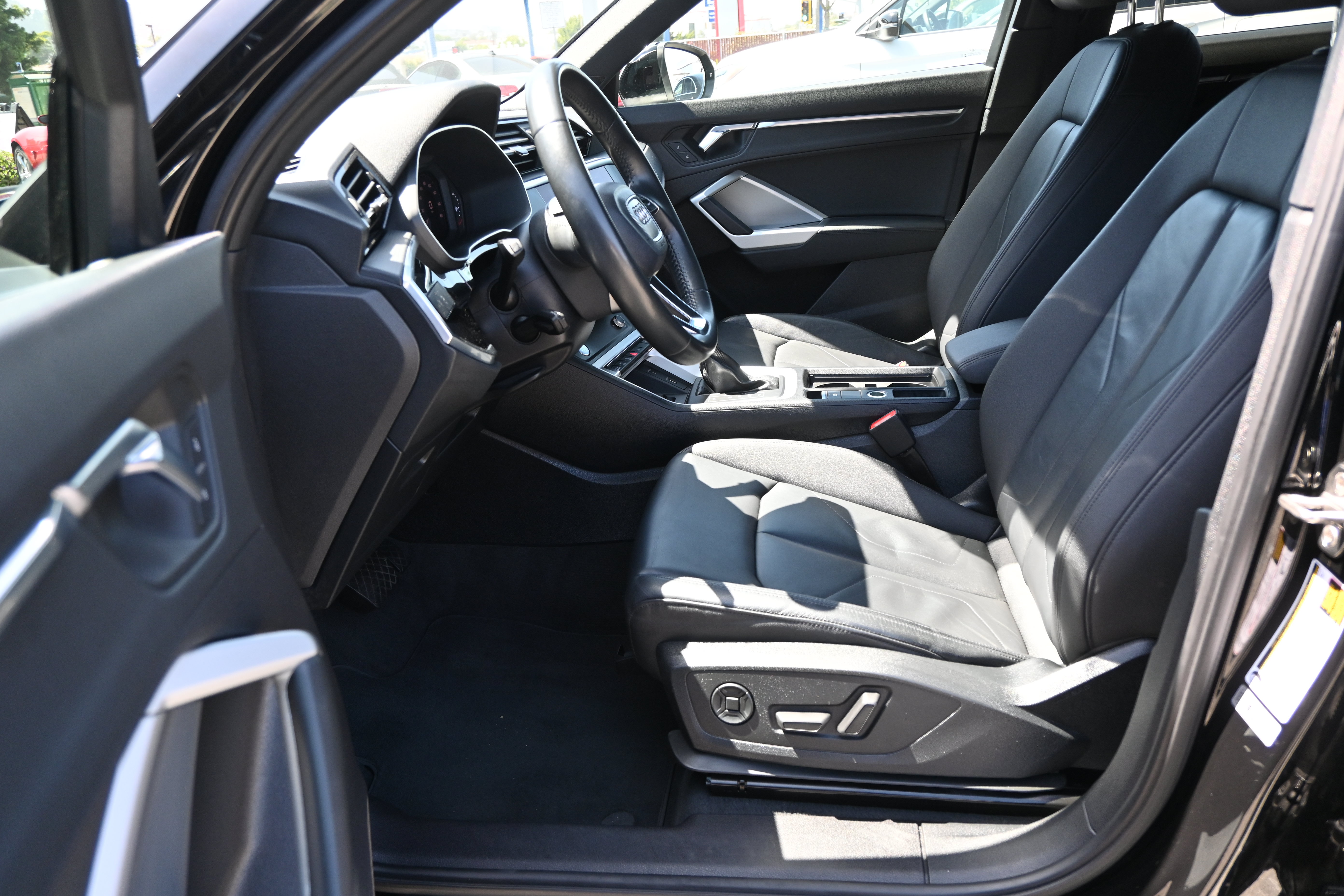 Used 2020 Audi Q3 2.0T Premium Plus w/ Premium Plus Package AWD/4WD image 34