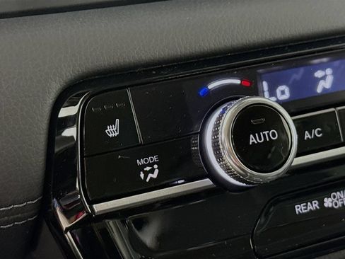 Used 2025 Honda Pilot EX-L image 17