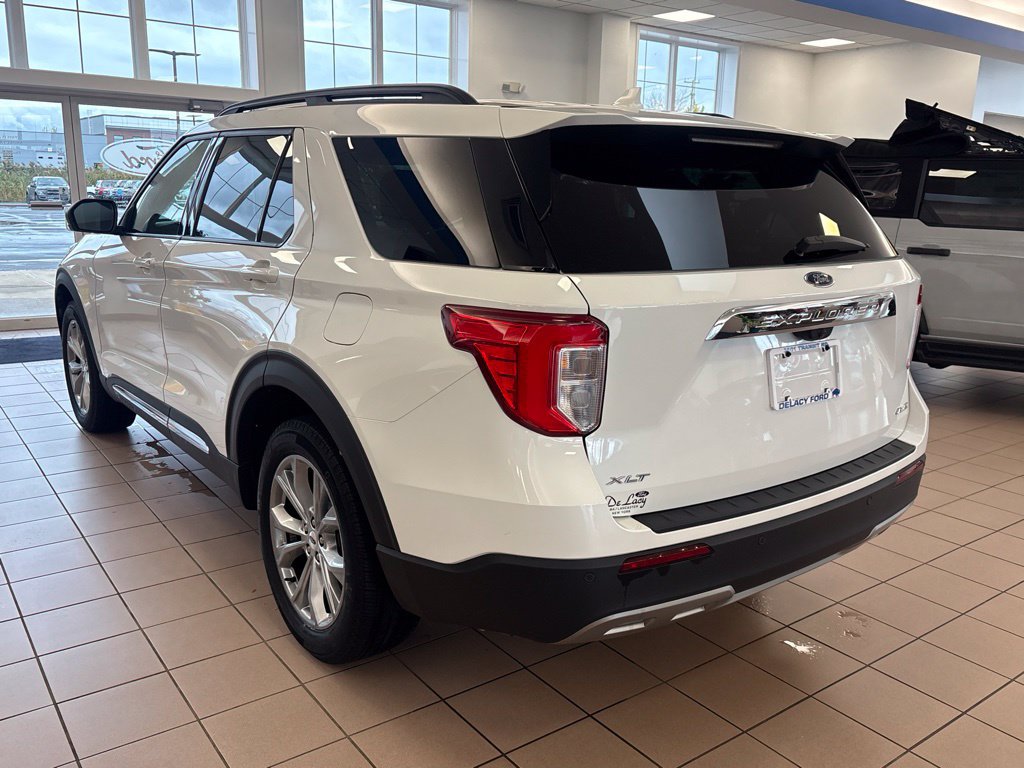 Used 2023 Ford Explorer XLT w/ Equipment Group 202A AWD/4WD image 3