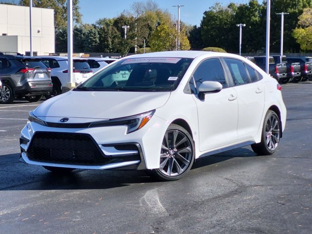 Used 2027 Toyota Corolla SE FWD image 2