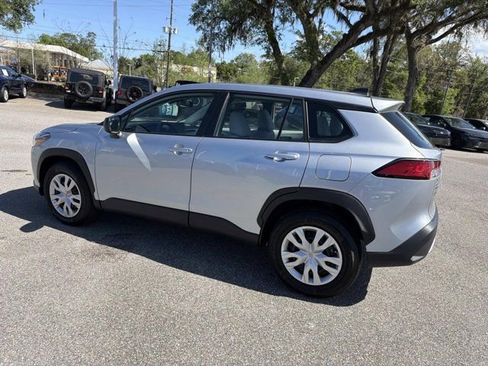 Certified 2025 Toyota Corolla Cross L FWD image 4