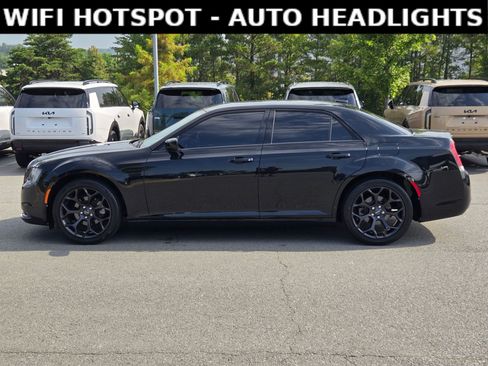 Used 2020 Chrysler 300 Touring w/ Sport Appearance Package RWD image 4
