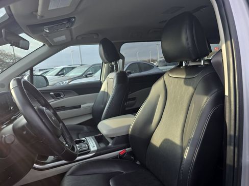 Used 2023 Kia Carnival LX FWD image 15