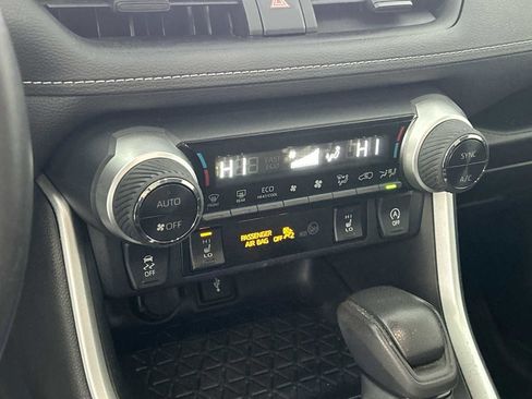 Used 2022 Toyota RAV4 XLE image 17