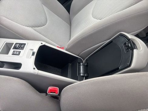 Used 2012 Toyota RAV4 4WD w/ Upgrade Value Pkg image 21