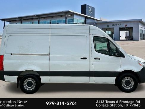 Used 2025 Mercedes-Benz Sprinter 2500 image 11