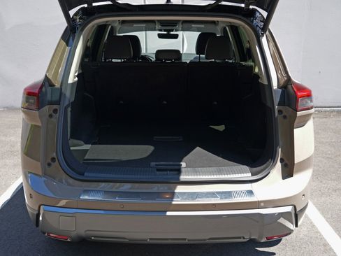 Used 2024 Nissan Rogue SL FWD image 9
