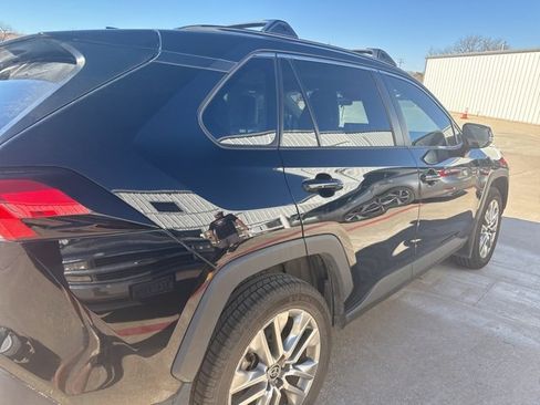 Used 2023 Toyota RAV4 XLE Premium image 4