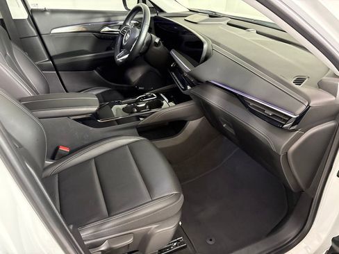 Used 2025 Buick Envision Preferred AWD/4WD image 19