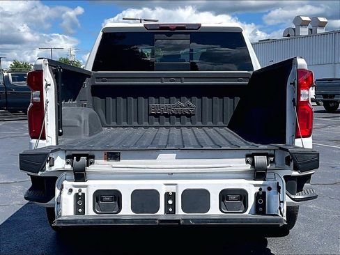 Used 2022 Chevrolet Silverado 1500 High Country w/ High Country Premium Package AWD/4WD image 32