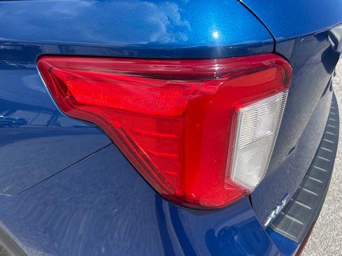 Used 2020 Ford Explorer XLT w/ Equipment Group 202A AWD/4WD image 46
