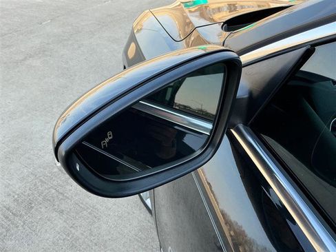 Used 2016 Volkswagen Passat 1.8T w/ Lighting Package image 13