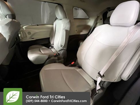 Used 2021 Toyota Sienna XLE image 29