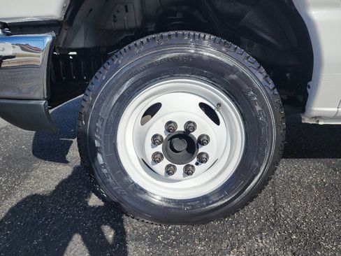 Used 2015 Ford E-350 and Econoline 350 Super Duty image 10