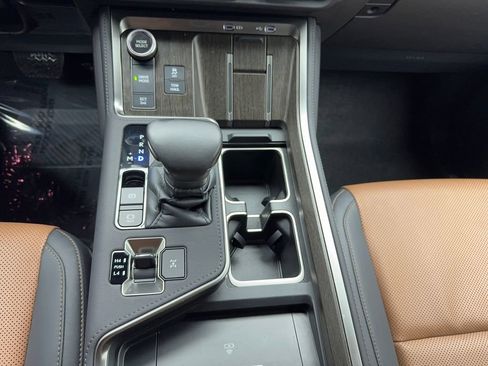 Used 2025 Lexus GX 550 image 34