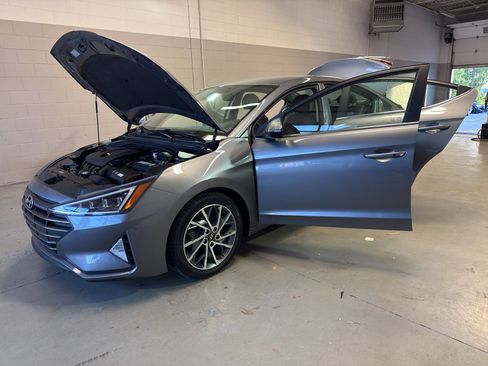 Used 2019 Hyundai Elantra Limited FWD image 9