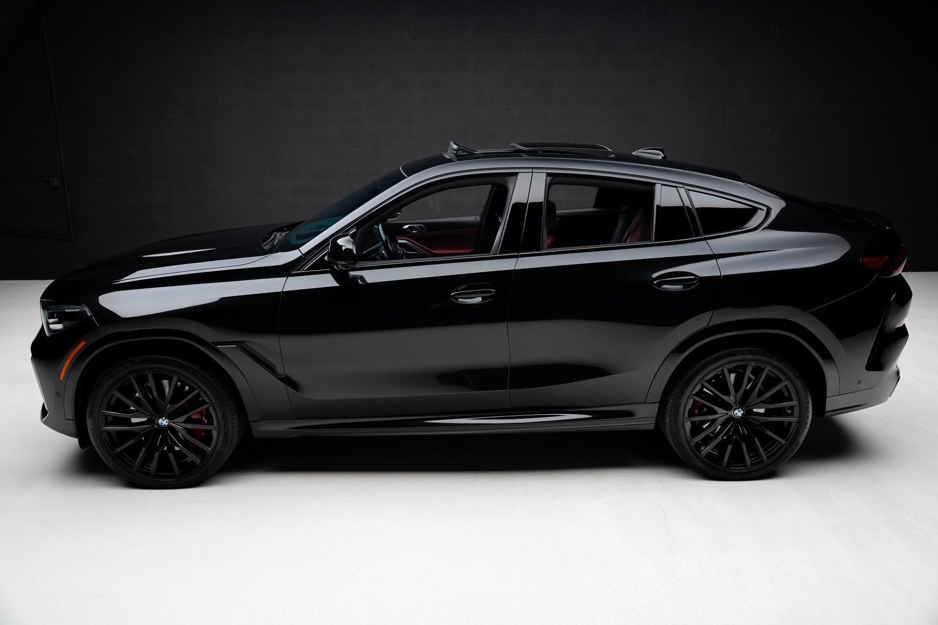 Used 2022 BMW X6 M50i w/ Premium Package AWD/4WD image 16