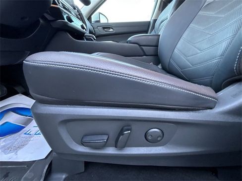 Used 2024 Nissan Pathfinder Platinum w/ Cargo Package image 14