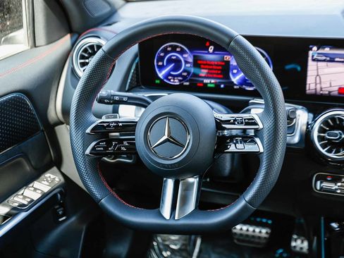 Used 2024 Mercedes-Benz EQB 300 4MATIC image 13