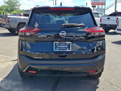 Certified 2023 Nissan Rogue SV w/ SV Premium B Package AWD/4WD image 6