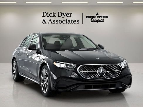 Used 2025 Mercedes-Benz E 350 Sedan image 4