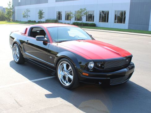 Used 2006 Ford Mustang GT RWD image 5