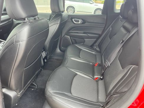 Used 2024 Jeep Compass Latitude w/ Altitude Special Edition AWD/4WD image 12
