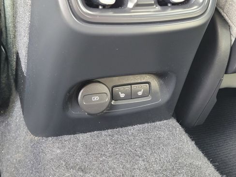 Certified 2023 Volvo XC40 Recharge Ultimate image 12