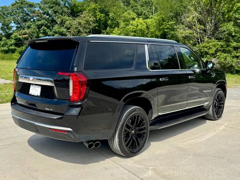 Used 2022 GMC Yukon XL SLT w/ SLT Premium Package AWD/4WD image 3