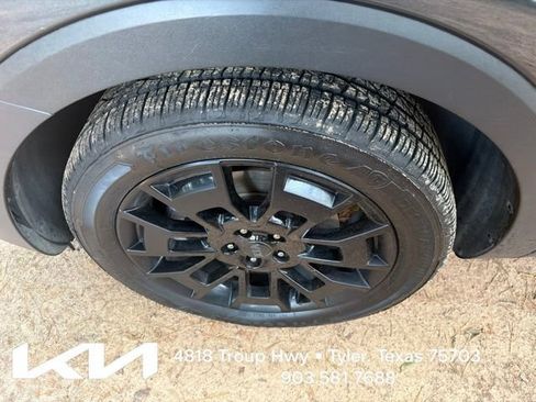 Certified 2021 Kia Telluride EX w/ EX Premium Package AWD/4WD image 4