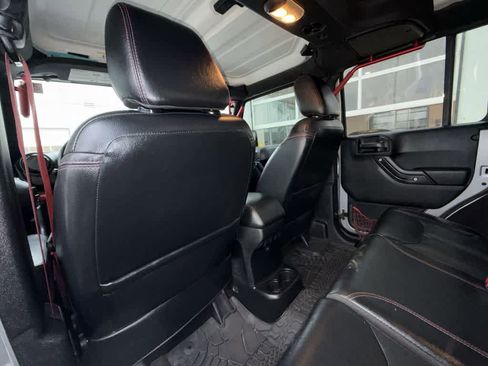 Used 2017 Jeep Wrangler Unlimited Rubicon image 12
