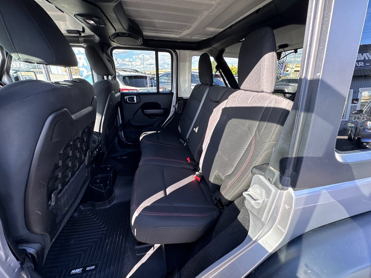 Used 2018 Jeep Wrangler Unlimited Rubicon w/ LED Lighting Group AWD/4WD image 28