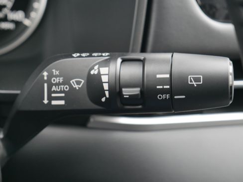 Used 2025 Mitsubishi Outlander AWD image 27