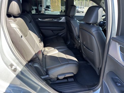 Used 2023 Cadillac XT6 Sport w/ Technology Package AWD/4WD image 12