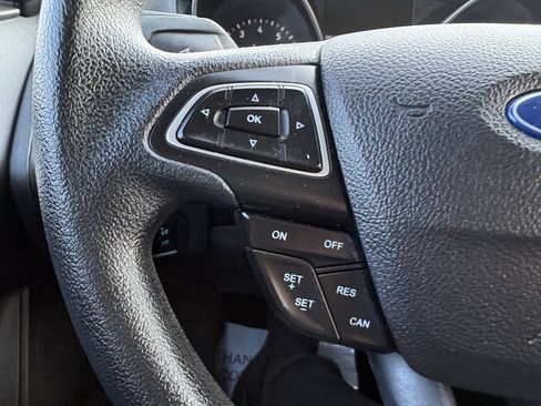 Used 2015 Ford Focus SE FWD image 39