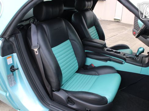 Used 2002 Ford Thunderbird RWD image 8