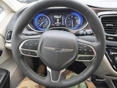 Used 2023 Chrysler Voyager LX FWD image 18