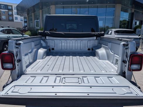 Used 2022 Jeep Gladiator Sport AWD/4WD image 32