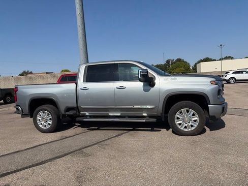 Used 2024 Chevrolet Silverado 2500 High Country w/ Technology Package AWD/4WD image 8