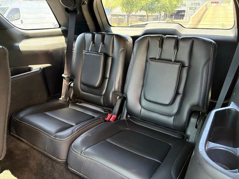 Used 2017 Ford Explorer Limited w/ Equipment Group 301A FWD image 11
