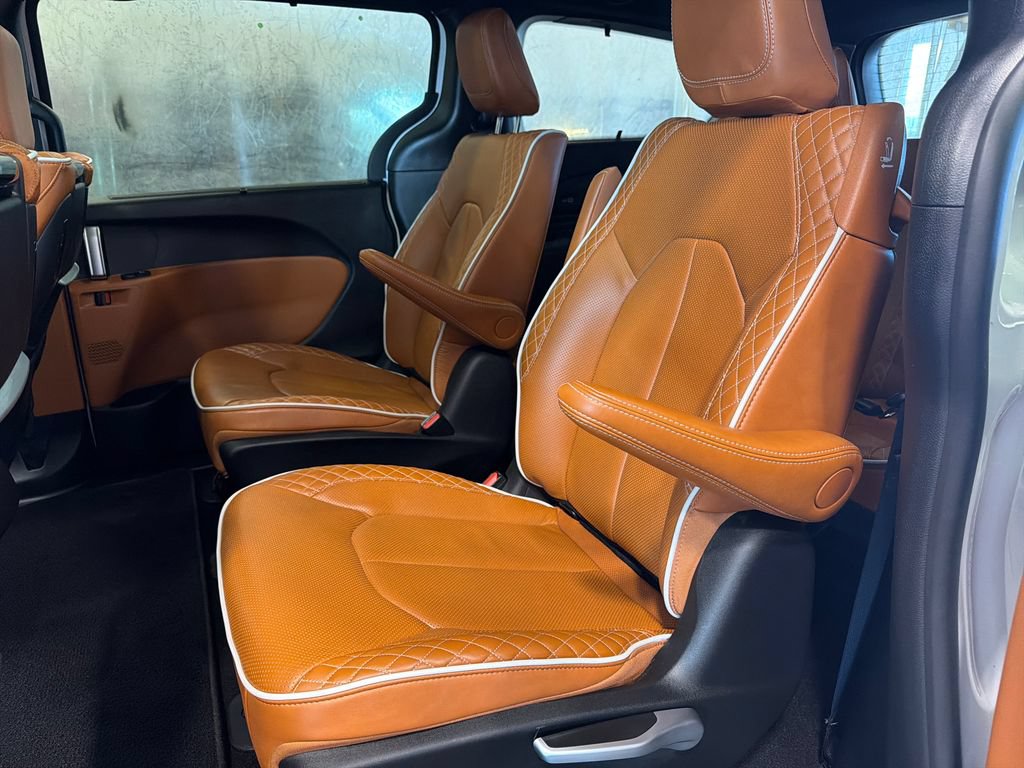 Used 2024 Chrysler Pacifica Pinnacle FWD image 18