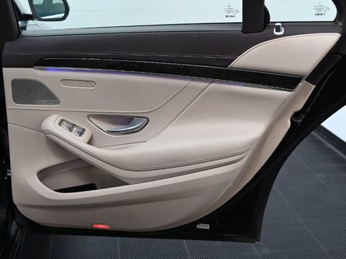 Used 2016 Mercedes-Benz S 550 Sedan image 37
