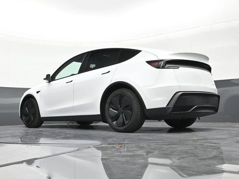 Used 2026 Tesla Model Y Long Range AWD/4WD image 23