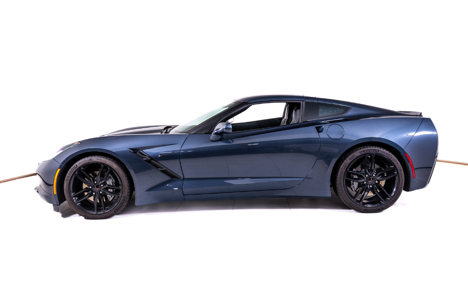 Used 2019 Chevrolet Corvette Stingray Coupe w/ Battery Protection Package RWD image 2