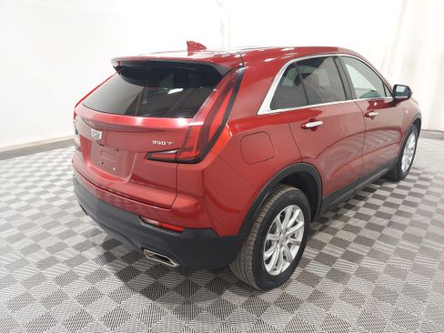 Used 2022 Cadillac XT4 Luxury AWD/4WD image 3
