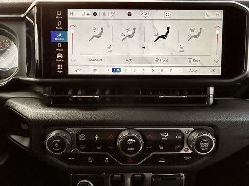 Certified 2025 Jeep Wrangler Sport AWD/4WD image 19