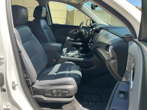 Used 2020 Chevrolet Traverse LT w/ LT Premium Package FWD image 19