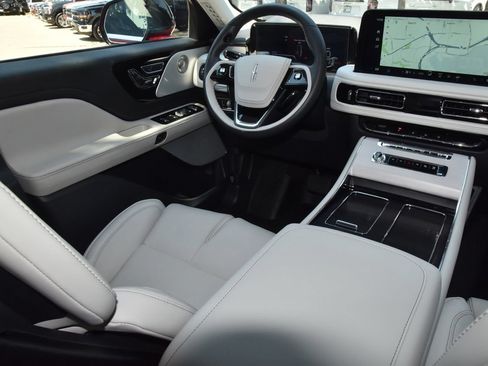 Certified 2026 Lincoln Aviator Reserve AWD/4WD image 16